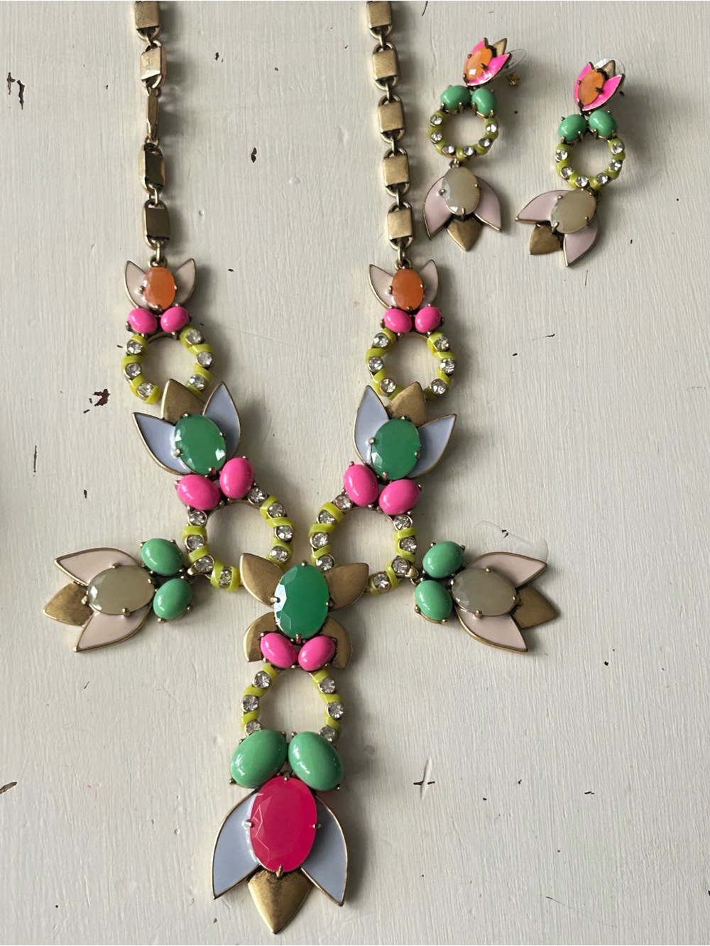 Stella & Dot Tropicana Statement Necklace/earrings w/cluster of pastel cabochons